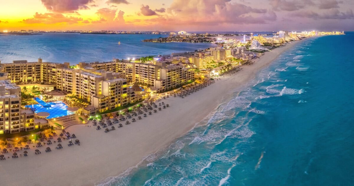 Cancun,Beach,During,Sunset