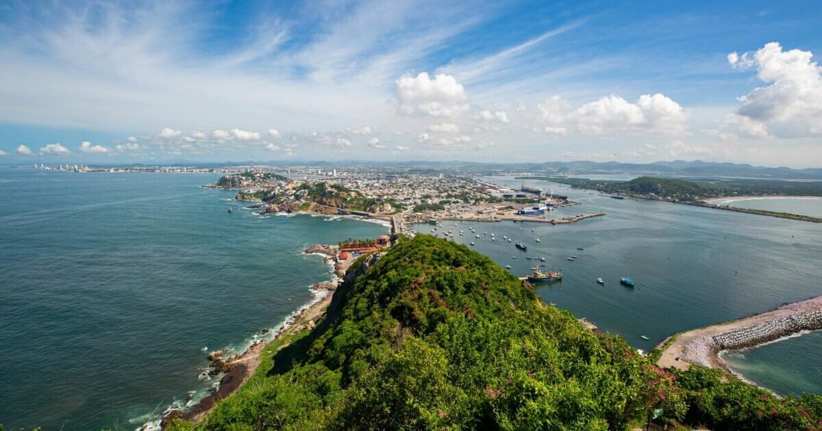 Foto de S L V: https://www.pexels.com/es-es/foto/vista-gran-angular-de-una-costa-y-nubes-en-el-cielo-12004343/