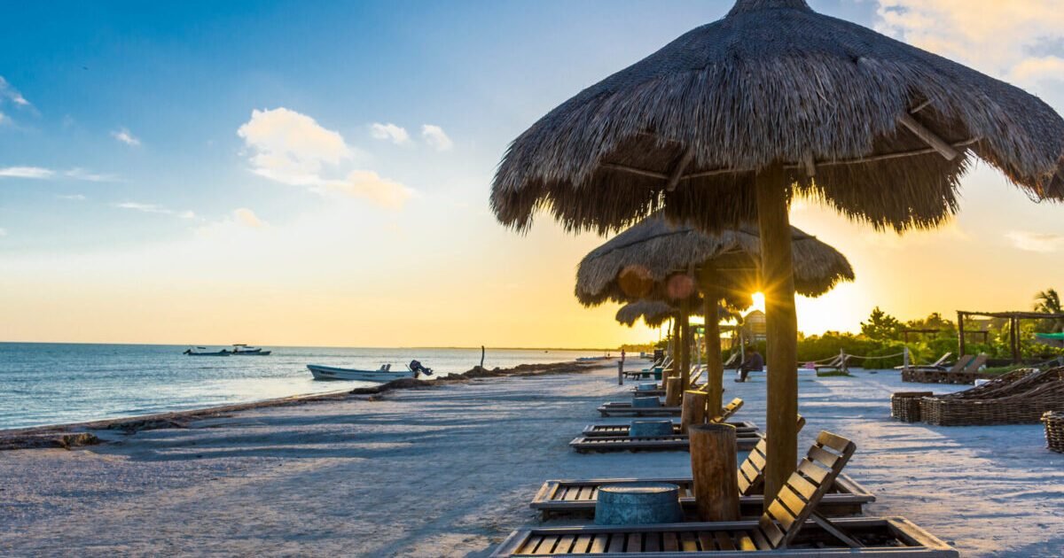 Sunrise,Over,Holbox,Beach