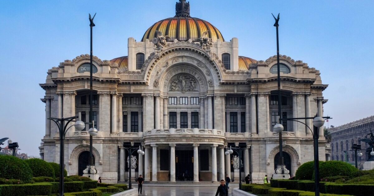 People,Walk,In,Front,Of,The,Palacio,De,Bellas,Artes People,Walk,In,Front,Of,The,Palacio,De,Bellas,Artes